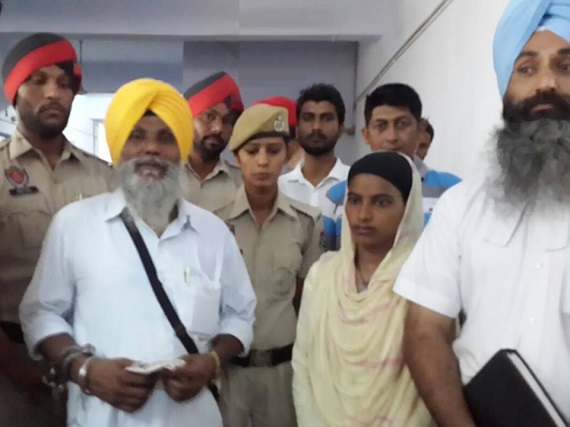 Bhai Balbir Singh Bira alias Bhootna with his wife Sukhjinder Kaur and Advocate Jaspal Singh Manjhpur at Ludhiana Judicial Court complex [August 29, 2014]