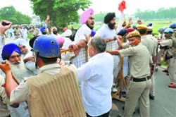 HSGPC mean attempt to take over Kurukshetra Gurdwara Sahib [August 02, 2014]