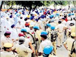 HSGPC men were mildly lathicarged by Haryana Police on August 02 when they tried to take over control of a Gurdwara Sahib from SGPC/