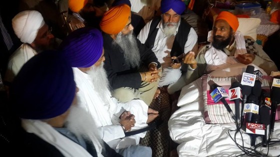 Giani Gurbachan Singh and others meet Gurbaksh Singh Khalsa