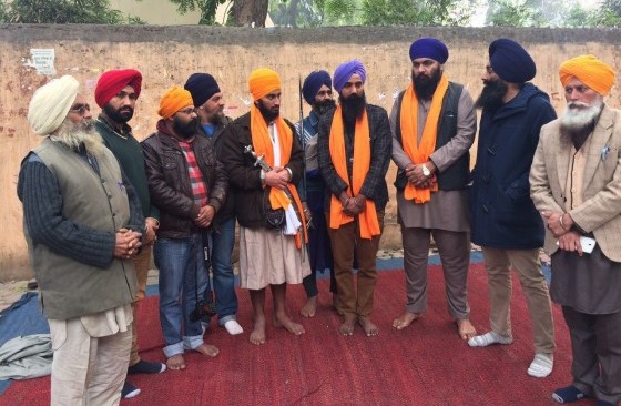 Gurpreet Singh Guri, Gurpiar Singh, Charanpreet Singh and others at Jantar Mantar in Delhi