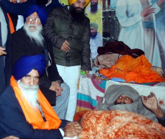 SGPC chief Avtar Singh Makkar and HSGMC chief Jagdish Singh Jhinda with Gurbaksh Singh Khalsa at Gurdwara Lakhnour Sahib in Ambala on Jan. 06