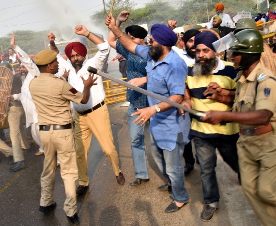 DSGMC stages protest against CBI for clean chit to Jagdish Tytler