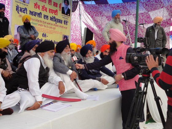 S. Simranjeet SIngh Mann talks to a TV journalist during SAD (A) Holla Mohalla conference