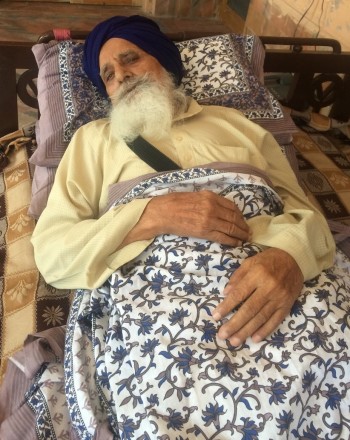 Bapu Surat Singh Khalsa at his home after being released by Ludhaina police [Photo: April 24, 2015]