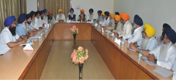 SGPC executive held meeting at Gurdwara Sri Kalgidhar Niwas in Chandigarh (April 07, 2015)