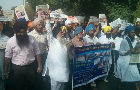 Delhi Sikhs protest against Nanak Shah Fakir film [April 19, 2015]