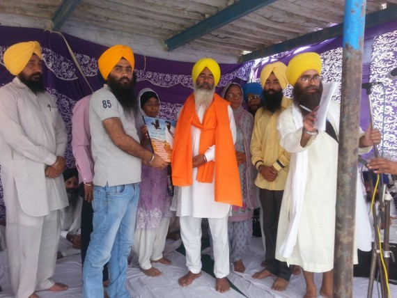 Bhai Sukhdev Singh Sakhira's bother receives honor during Shaheedi Samagam