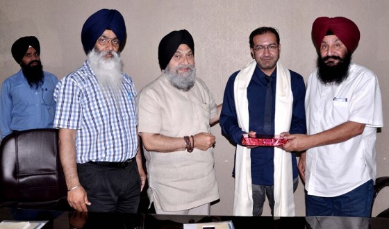 Gurinder Singh Mann, Director of the Sikh Museum Initiative in the UK, presented his lecture on the topic Sikh Relics and Artifacts in the UK