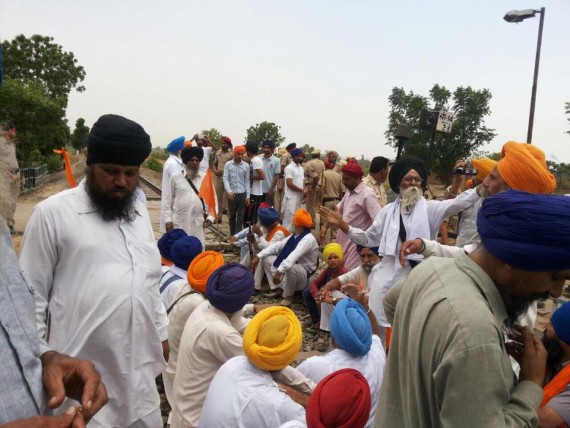 Sikh activists block railway tracks