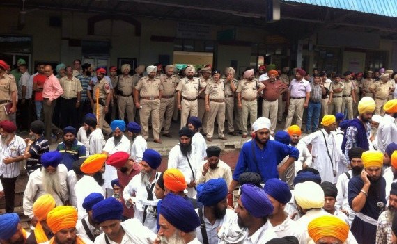 Sikh activists block railway tracks