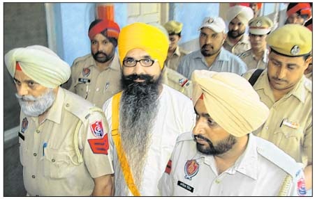 Bhai Balwant Singh Rajoana being taken to Rajindra Hospital [July 3, 2015]