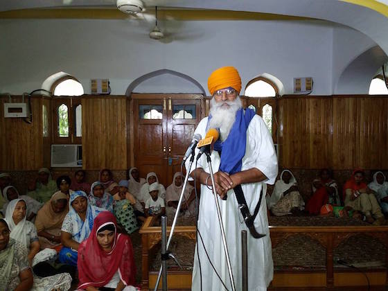 Baba Darshan Singh (Tarn Taran) sharing his views.