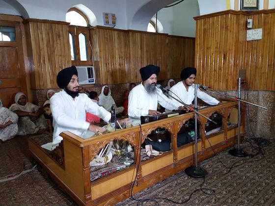 Ragi Jatha reciting Gurbani Kirtan