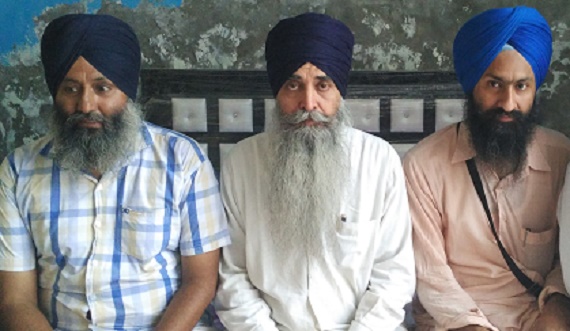 Bhai Daljit Singh (C) during press conference at Jaito