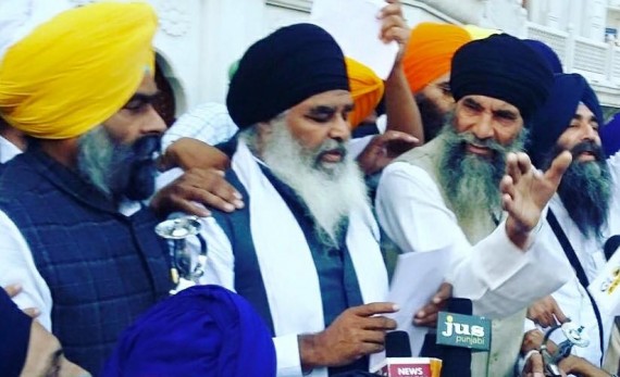 Bhai Dhian Singh Mand addressing outside Akal Takhat Sahib [File Photo]