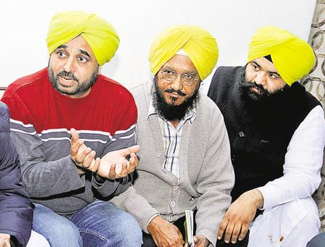 Bhawant Mann (L), Prof. Sadhu Singh (C) and Himmat Shergill (R) [File Photo]