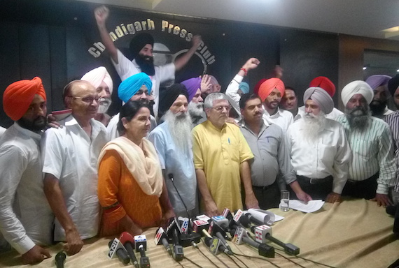 Dr. Dharamvir Gandhi with his supporters and leaders of other groups at Press Club Chandigarh [August 23, 2016]