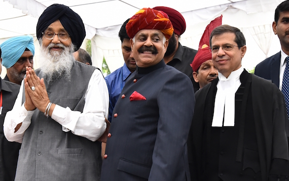 Parkash Singh Badal (L), V. P. Singh Badnore (C), P&H High Court CJ Shiavax Jal Vazifdar (R) at Punjab Bhawan on August 22, 2016