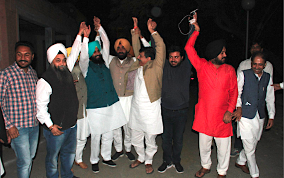 Bains Brothers with Aam Aadmi Party leaders [November 20, 2016]