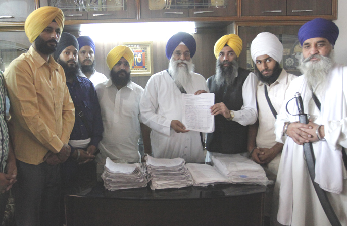 AISSF president Karnail Singh Peermohammad and others with Akal Takht Jathedar Giani Gurbachan Singh