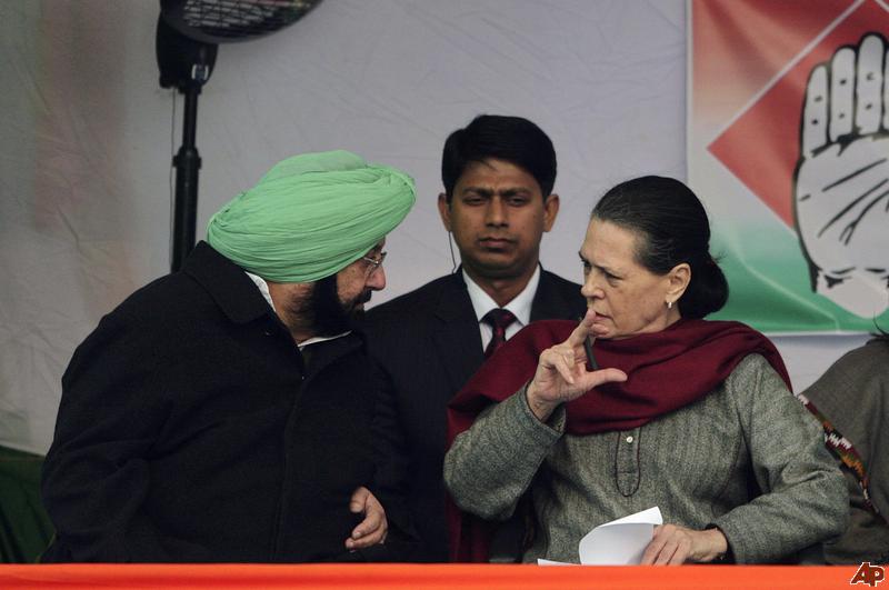 Captain Amrinder Singh (L) and Sonia Gandhi (R) - [File Photo]