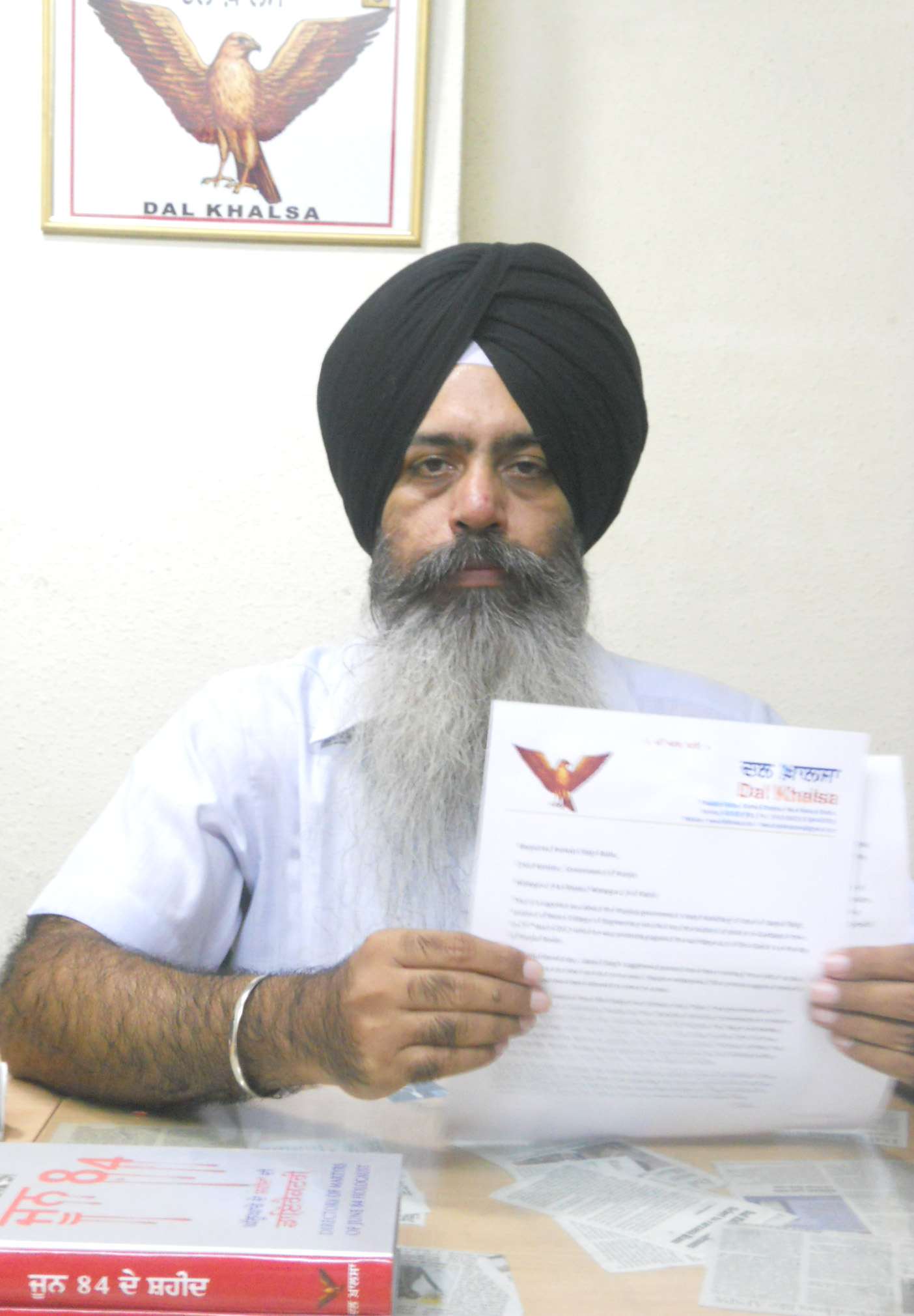 S. Kanwarpal Singh of Dal Khalsa showing letter sent to Punjab CM