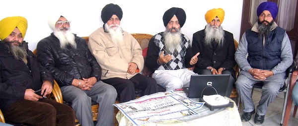 Dal Khalsa leaders addressing the press