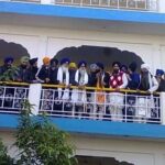 Bhai Gurbaksh Singh Khalsa with Giani Gurbachan Singh and others while declaring the final decision (December 25, 2013)