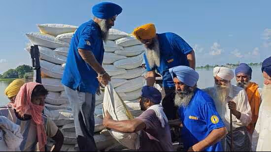 Volunteers distributing relief material to the flood victims in Gurdaspur