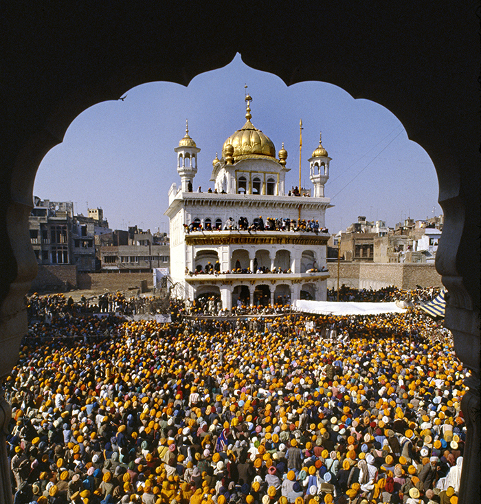 A view of the Sikh gathering at Akal Takht Sahib on 26 January 1986 Sarbat Khalsa